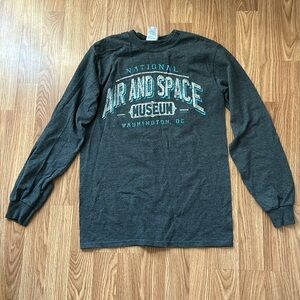 Vintage Smithsonian Museum Gray Long Sleeve
